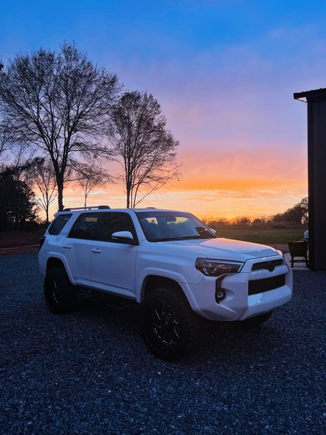 Four Runner Toyota Lifted, 2019 Toyota 4runner, Toyota 4runner Sr5 Premium, 4 Runner Toyota Aesthetic, 4 Runner Toyota Interior, Lifted Four Runner, Lifted Toyota 4runner, White Four Runner, Lifted 4 Runner