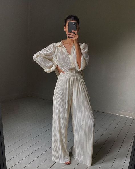 The best loungewear trend: flowy pants Lounge Wear Stylish, Best Loungewear, Loungewear Outfits, Mode Abaya, Fashion Mode, Mode Inspiration, Comfy Outfits, Smart Casual, Look Fashion