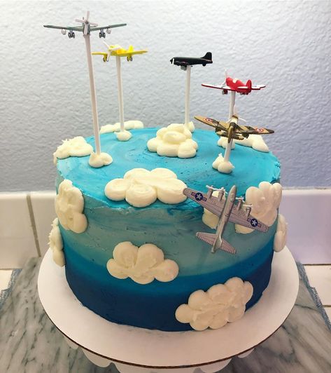 Birthday Cake Cloud, Cake With Clouds, Plane Birthday Cake, Plane Bedroom, Planes Birthday Cake, Airplane Cakes, Airplane Birthday Cakes, Pilot Party, Plane Birthday