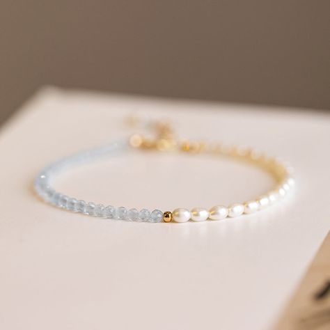 Women's Natural Aquamarine Design Sense Niche Rice Grain Small Bracel – Getscrunched Small Bead Bracelet, Glass Bead Bracelet, Aquamarine Bracelet, Pola Gelang, Gelang Manik, Rice Grain, Small Bracelets, Handmade Jewelry Tutorials, Beads Bracelet Design