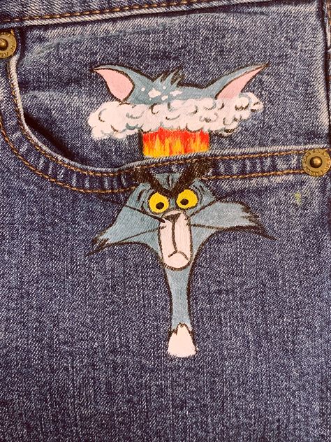 #ralphlauren #painted #paintedjeans #denim #fabricpainting #paint #fashion #tomandjerry #painting #pocket #cartoon Things To Paint On Jeans, Diy Jeans, Diy Pants, Painted Clothes Diy, Trend Council, Hand Painted Denim Jacket, Denim Art, Painted Denim Jacket, Thrift Flip