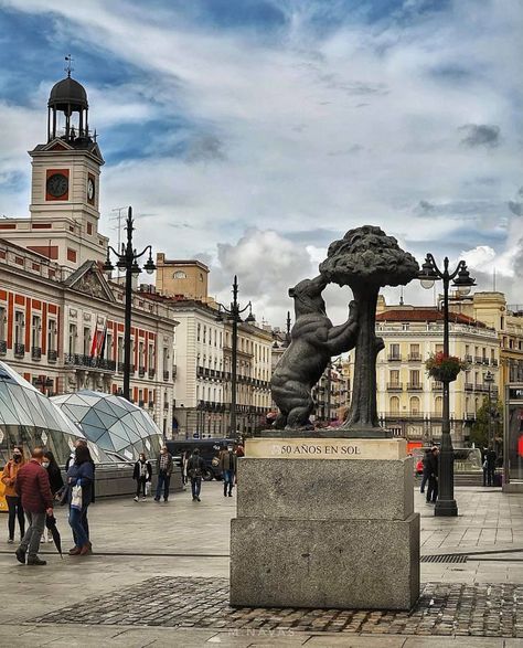 Puerta del Sol Madrid Madrid Tourist Map, Madrid Spain Aesthetic, Madrid Aesthetic, Spain Aesthetic, Madrid City, Madrid Travel, Madrid Spain, Europe Travel, Puerto Rico