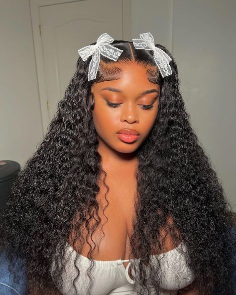 Ateee🔥Love the curly hair with bow styling from stylist @ashleygalleria😍 

Follow @bombtress_hair for more hair ideas🤗  
Pick a bomb wig and get  this inspired look🤩 
.
.
.
.
.
.
.
.
.
.
.
.
#explore #bowhairstyle #hairtrends #lacefrontwig #deepwavewigs #curlywig #lacefront #wigunits #wiginstall #lacewigs #lacefrontalwig #issawig #wigsale #wigsforsale #hairvendor #wigfactory #frontalwig #hdwig #humanhairwigs #transparentlace #wigstore #gluelesswig #deepwavehair #wigsforblackwomen #curlyhair Wet And Wavy Wig Hairstyles With Bow, Deep Wave With Bow, Curly Wig Hairstyles With Bow, Curly Wig With Bow, Deep Wave Wig Styles With Bow, Deep Wave Bow Hairstyle, Bow In Curly Hair, Curly Hairstyles Wig, Curly Hair With Bow