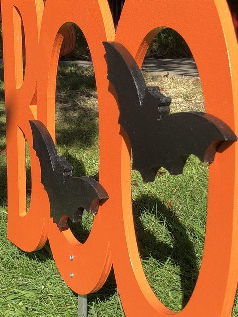 Fall Yard Art Wood, Halloween Yard Signs Wood, Halloween Yard Decorations Diy Wood, Plywood Halloween Cutouts, Diy Yard Decor Halloween, Wood Fall Projects, Plywood Halloween Yard Decorations, Hocus Pocus Outdoor Decorations, Wood Yard Signs