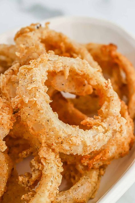 Onion Rings Easy, Onion Rings Recipe Easy, Fried Onion Rings Recipe, Appetizer Thanksgiving, Fried Onion Rings, Sourdough Starter Discard, Onion Rings Recipe, French Fried Onions, Crispy Onions