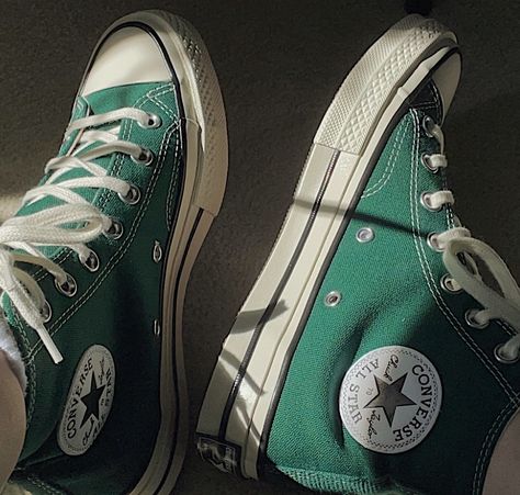 Converse Forest Green, Forest Green Converse Outfit, Forest Green Things, Emerald Green Sneakers, Forest Green Clothes Aesthetic, Dark Green Converse Aesthetic, Forest Green Outfit Aesthetic, Emerald Converse, Emerald Green Converse