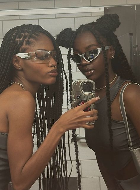 ig: dajnaedoss & niahemile Black Aesthetic People, Cute Friend Photoshoot Ideas, Friends Aesthetic No Face, Best Friends Photos Aesthetic, Black Friends Aesthetic, Black Sisters Photoshoot, Two Sisters Aesthetic, Best Friends Photos Black, Friends Aesthetic Black Women