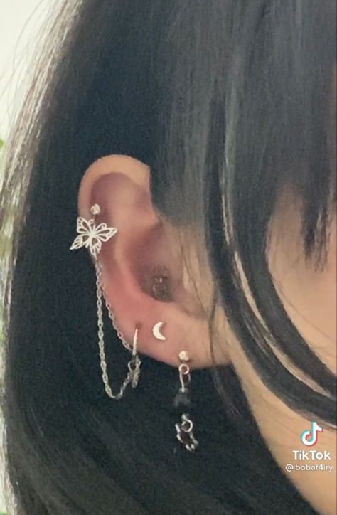 Many Ear Piercings Aesthetic, Helix To Lobe Earring, Double Lobe Ear Piercing, Cute Lobe Piercings, 4 Ear Piercings Ideas, Aesthetic Conch Piercing, Different Types Of Piercings Ears, 3 Lobe And Helix Piercing, Helix Earrings Ideas