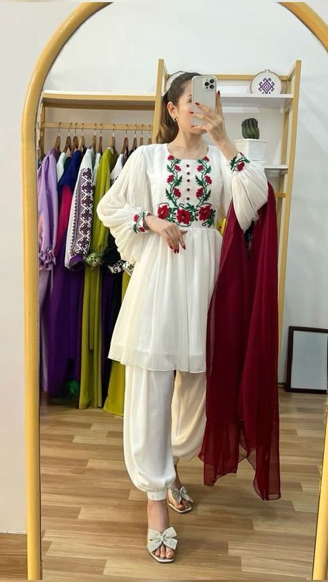 New Kurti Designs Pakistani, Afghani Suit Design, Drees Design For Girl, Pakistani Dress Design For Wedding, Pakistani Style Kurti, Afghani Dress Design, Pakistani Clothes Casual, Afghani Dress, Simple Dress Casual