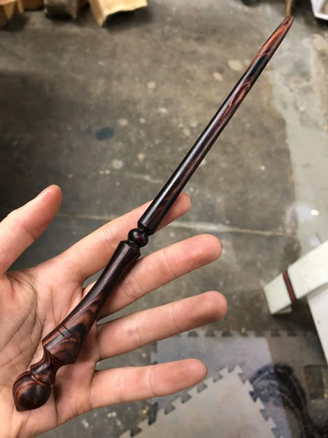 Rowan Wood Wand, Wooden Wands Diy, Wooden Staff Magic, Wizard Wand Design, Wooden Wands Handmade, Dnd Wands, Harry Potter Wand Designs, Magic Wand Design, Handmade Wands