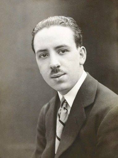 An incredibly young Alfred Hitchcock. Hitchcock Film, Very Important Person, I Love Cinema, Hooray For Hollywood, Silent Movie, Roaring Twenties, Alfred Hitchcock, Silent Film, Film Director