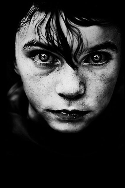 PHOTOGRAPHER UNKNOWN Photography Female, White Portrait, Face Reference, Black And White Portraits, Many Faces, Interesting Faces, People Photography, White Photo, 인물 사진