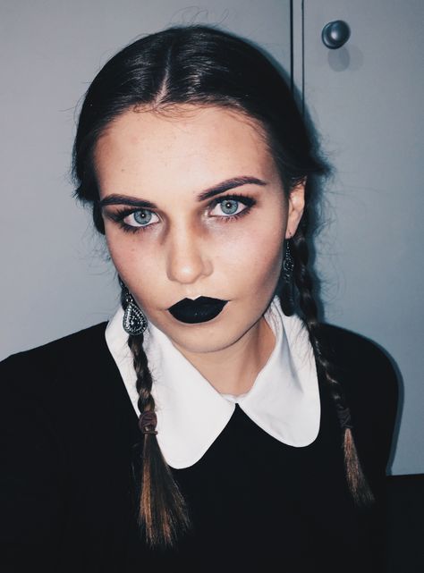 Wednesday Addams - Halloween makeup/costumes. Addams family Makeup Wednesday Addams Make-up, Addams Family Makeup, Wednesday Addams Costume Makeup, Wednesday Makeup, Wednesday Addams Makeup, Holiday Makeup Christmas, Christmas Makeup Tutorial, Holiday Makeup Tutorial, Holiday Party Makeup