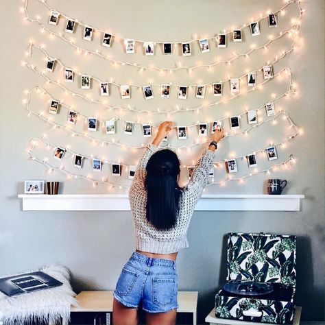 Diy Photo Wall, Dorms Decor, Girls Apartment, Diy Gallery Wall, Photo Room, Tumblr Rooms, Bedroom Decor For Teen Girls, Decor Stickers, Room Goals