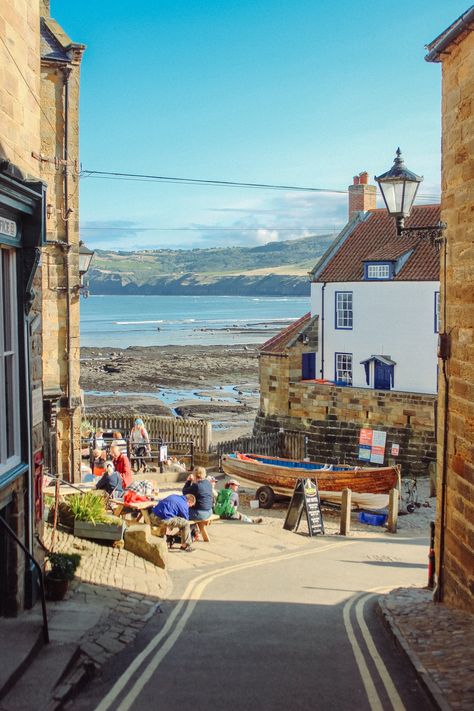 Village By The Sea, Travel Tricks, Robin Hoods, Robin Hoods Bay, England Beaches, Uk Beaches, British Seaside, Visiting England, Seaside Village