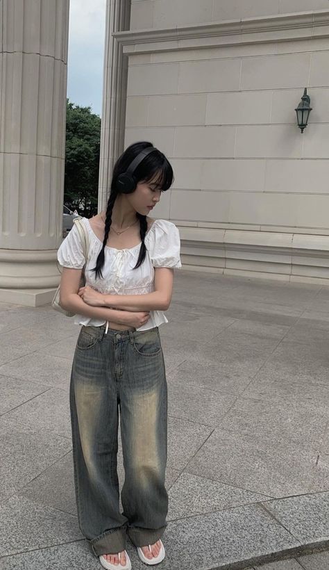 Jeans Outfit Korean, Fashion Fits, Casual Style Outfits, Cute Casual Outfits, Look Fashion, Classy Outfits, Aesthetic Clothes, Pretty Outfits, Fashion Inspo Outfits