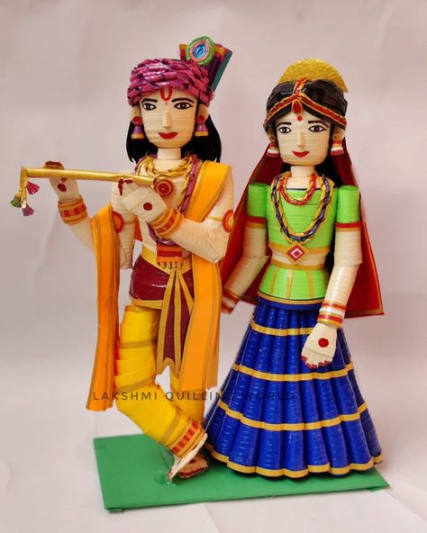 Krishna and radha dolls made using paper, quilling dolls Paper Quilling Dolls, Diy Golu Dolls, Krishna And Radha, Radha And Krishna, Golu Dolls, Quilling Dolls, Quilling Work, Quilling 3d, Paper Quilling Patterns