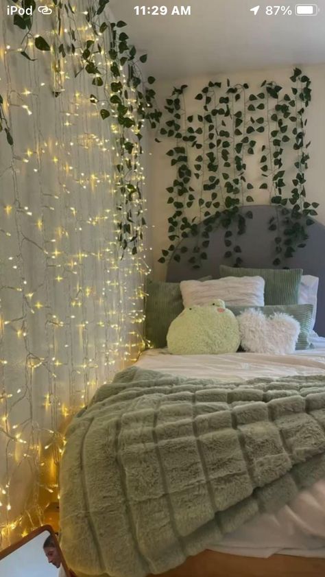 Dream Bedroom Inspiration, Easy Room Decor, Dorm Room Inspiration, Dekorasi Kamar Tidur, Bedroom Decor Cozy, Room Redesign, Cute Bedroom Decor, Cozy Room Decor, Room Design Bedroom