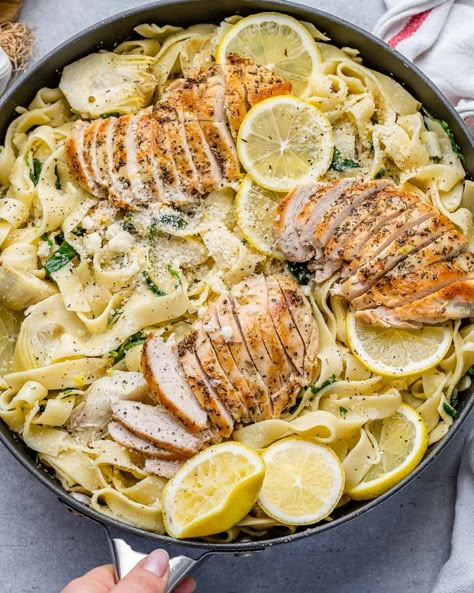 If you are looking for a simple and easy chicken dinner recipe, then this lemon chicken pasta dish is perfect for you. Ready in just 30 minutes. #lemonchicken #chickenpasta #easychickenpasta Blackened Chicken Alfredo, Garlic Mashed Potatoes Easy, Recipes With Beef, Recipe Inspirations, Creamy Tuscan Chicken, Tuscan Chicken Pasta, Fettuccine Noodles, Italian Meals, Chicken Fettuccine