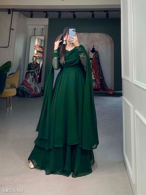 Trendy Outfits Indian, Anarkali Dress Pattern, Latest Dress Design, Chic Maxi Dresses, Stylish Short Dresses, Desi Fashion Casual, Pakistani Fancy Dresses, Modest Dresses Casual, Fancy Dresses Long