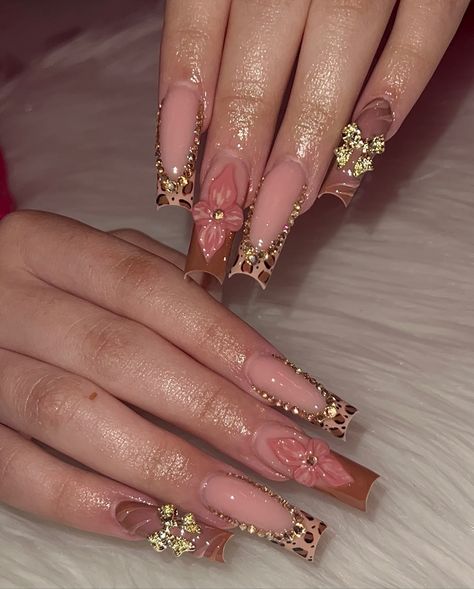 perfect transition to fall🍂🐆 inspo : @_nailsbykasandra #batonrougenailtech #nails #nailinspo #explore #explorepage #donebyhai #nailinspo2024 #225nailtech #2024nails #nailsofinstagram #nails #nailstagram #nailsnailsnails #nailsoftheday #nailinspiration #birthdaynails #naildesigns #summernails #summernails2024 #fallnails🍁🍂 #fall #fallnails #fallnaildesigns #fallnailinspo Almond Cheetah Nails, Pink Nails Fall, Fall Baddie Nails, Nails Shape Coffin, Cheetah Acrylic Nails, Shirt Nails, Nails Cheetah, Nails Bow, Nails Shape