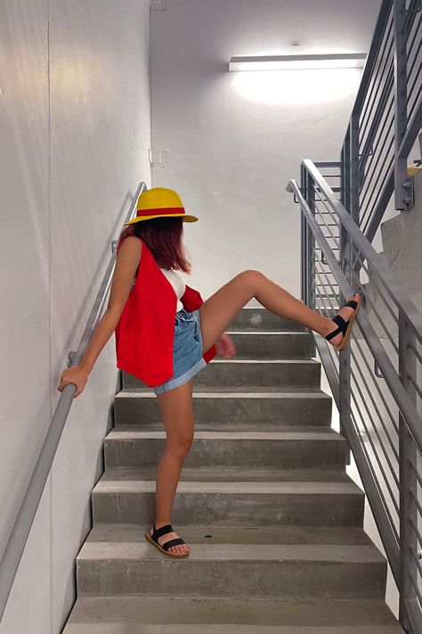 Womens Anime Costumes, Anime Costume Ideas Female Diy, Monkey D Luffy Halloween Costume, Luffy Outfit One Piece, Lowkey Cosplay Outfits, Anime Women Costume, Luffy Costume Female, One Piece Anime Cosplay, One Piece Costume Anime