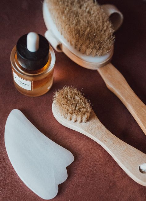 Ancient Beauty Rituals: Dry Brushing + Gua Sha - Glean & Glow Ancient Beauty Rituals, Using Gua Sha, Benefits Of Dry Brushing, Credo Beauty, Hair Ritual, Celebrity Beauty Secrets, Old Vases, Beauty Rituals, Scalp Shampoo