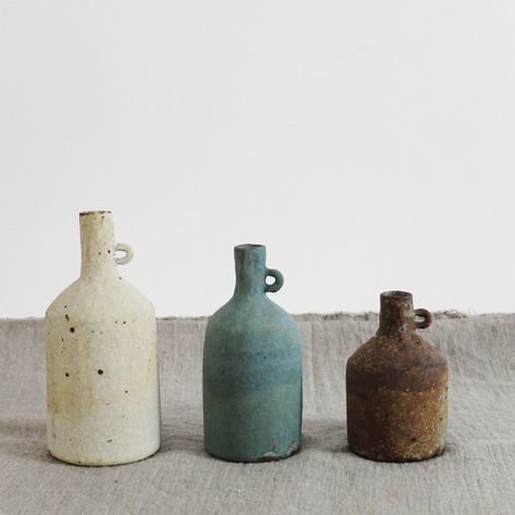 Bottles Kampot, Ibaraki, Ceramic Bottles Ideas, Ceramic Bottles, Pottery Bottles, Ceramic Artwork, Garden Pottery, Ceramic Bottle, Ceramics Pottery Art