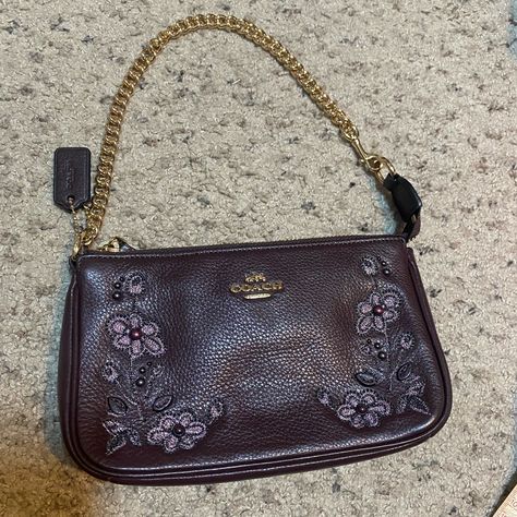 Coach Large Wristlet 19 In Natural Refined Leather With Floral Embroidery Coach F11882 Details Natural Refined Leather Two Credit Card Slots Inside Multifunction Pocket Zip-Top Closure, Fabric Lining Strap With Clip To Form A Wrist Strap Or Attach To The Inside Of A Bag 7 1/2" (L) X 4 1/2" (H) X 2" (W) Coach Floral Bag, Coach Cary Crossbody Bag, Bread Holder, Coach Floral, Dream Bags, Vintage Coach Bags, Tennis Fashion, Jewelry Accessories Ideas, Luxury Purses