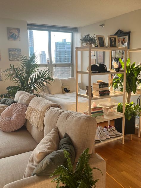 Cozy Studio Apartment, One Room Apartment, Studio Apartment Living, Dream Apartment Decor, Deco Studio, Small Studio Apartment, Future Apartment Decor, Apartment Layout, Small Apartment Living