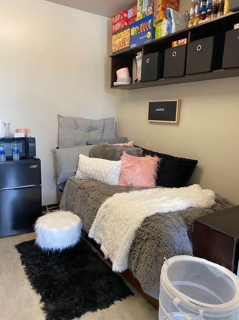 Diy Dorm Room Decor, Luxury Dorm, Diy Dorm Room, Luxury Dorm Room, Pretty Dorm Room, Suite Decor, Dorm Room Decor Ideas, College Bedroom Decor, Diy Dorm