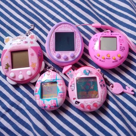 💀 Tamagotchi Aesthetic, Tamagotchi Color, Carcase Iphone, Giga Pet, Images Hello Kitty, Mei Mei, Retro Gadgets, Turning Red, Virtual Pet