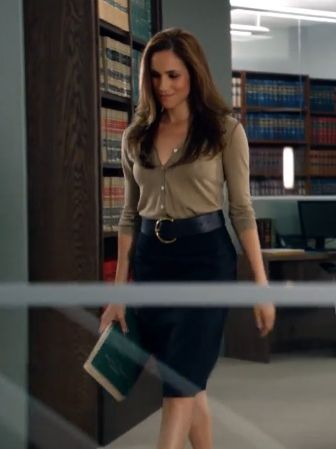 Suits Rachel Zane skirt with belt Rachel Zane Outfits, Girlboss Outfits, Rachel Zane Suits, Rachel Skirt, Law Outfits, Suits Rachel, Meghan Markle Suits, Estilo Meghan Markle, Rachel Zane