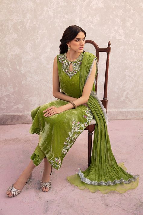 Olive Green Outfit, Velvet Suit Design, Parrot Green, Velvet Suit, Suit Design, A Crush, Organza Dupatta, Green Outfit, Velvet Pants