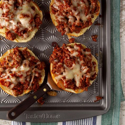 Pizzawiches Recipe, Hamburger Bun Pizza, School Pizza Burgers Recipe, Burger Pockets, Pizza Burgers On English Muffins, Fiestada Pizza School Lunch Recipe, Old School Pizza Burgers, Pizza Burger Recipe With Spam, School Lunch Pizza Burgers