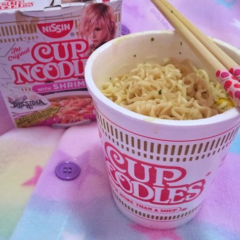 Ramen Noodles Aesthetic, Noodles Aesthetic, Snacks Japonais, Kawaii Ramen, Japan Snacks, Japanese Candy Snacks, Food Kawaii, Candy Snacks, Japanese Noodles