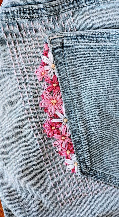 Sew Ins, Visible Mending Stitches, Embroidery Jeans Diy, Boro Stitching, Mending Clothes, Clothes Embroidery Diy, Decorative Embroidery, Sashiko Embroidery, Visible Mending