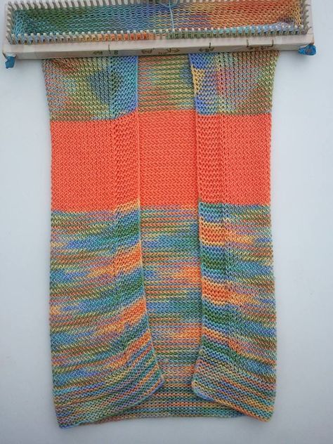 This is such a cute idea for a newborn or toddler! Long Loom Knitting Blanket, S Loom Blanket Pattern, Long Loom Knitting Projects, Crochet Loom Projects, Looming Blankets, Loom Blanket Patterns, Loom Knitting Blanket, Loom Blanket, Tricotin Long