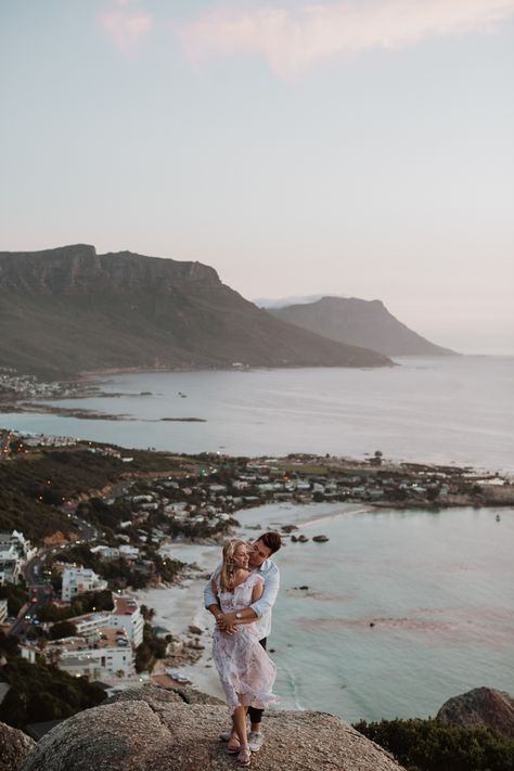 Wedding Photographer in Cape Town Cape Town Couple Shoot, Africa Photoshoot, Mountain Couple Photos, Couple Shoot Poses, Cape Town Sunset, Cape Town Wedding Venues, Sunset Shoot, Mountain Couple, Poses For Couples