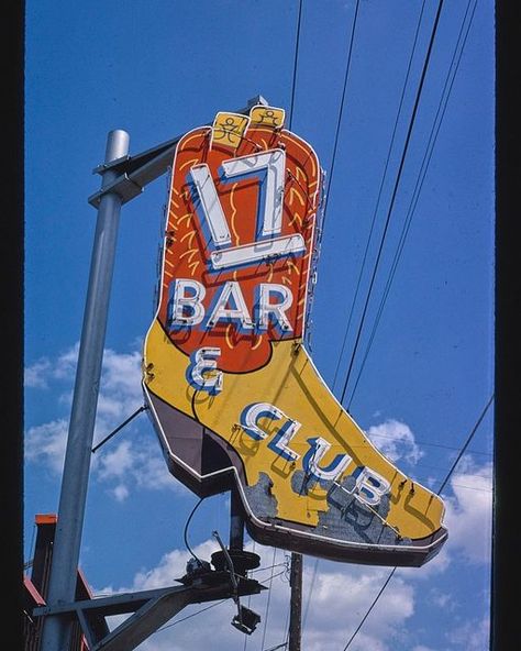 A Roadside Odyssey! on Instagram: "17 Bar and Club! Billings, Montana #17barandclub #billingsmontana #roadsideodyssey #johnmargolies" Cowboy Couture, Disco Roller Skating, 70s Country, Western Barbie, American Neon, Old Neon Signs, Motel Sign, Art Deco Sign, Vintage Signage