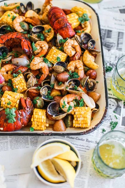 New England Dinner Party, Clam Bake Recipe, Seafood Boil Party, Shrimp Boil Recipe, Sea Foods, Lobster Bake, Country Boil, Seafood Bake, Seafood Boil Recipes