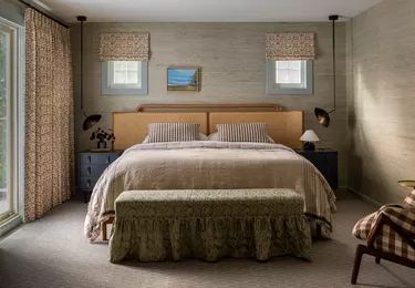 Heidi Callier Bedroom, Heidi Caillier Bedroom, Heidi Callier, Closet Chair, Heidi Caillier, Seattle Homes, Low Ceilings, Youtube Images, Traditional Bedroom