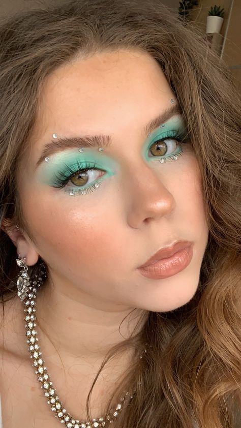 Eyeshadow Looks With Gems, Mint Makeup Looks, Eyeshadow With Gems, Make Up With Gems, Gem Makeup Looks, Gem Eye Makeup, Makeup Looks With Gems, Makeup With Gems, All Makeup Products