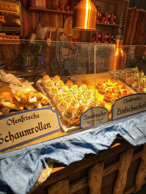 Christmas Market Food, Vienna Christmas Market, Austria Food, Cake Children, Vienna Food, Vienna Waits For You, Vienna Christmas, Children Food, Chimney Cake