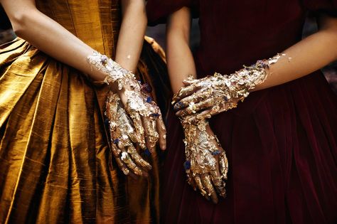 Golden hands by bella kotak photography Bella Kotak, Lizzie Hearts, Gold Gloves, Royal Aesthetic, Cersei Lannister, Photographie Portrait Inspiration, Gold Aesthetic, Arya Stark, Red Queen