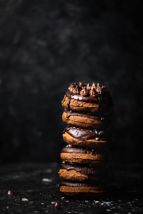 Royal Food, Creative Food Photography, Rustic Food Photography, Food Photography Dessert, Food Photography Composition, Moody Food Photography, Dark Food Photography, Rustic Recipes, Food Art Photography