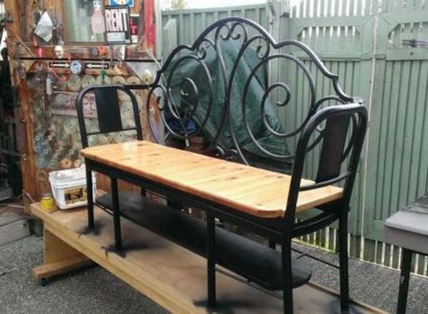 Old Metal Chairs, Furniture Repurposing, Iron Headboard, Old Headboard, Chairs Diy, Bench Seats, Iron Bench, Metal Headboard, Backyard Seating