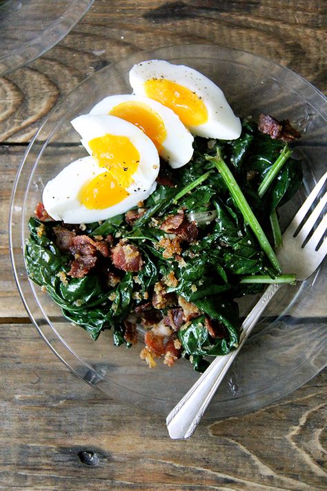 This warm spinach salad calls for gently wilting the spinach in a stainless steel bowl set over simmering water. Cool, right? And bacon and breadcrumbs make everything better. Am I right? Spinach Salad With Bacon, Warm Spinach Salad, Warm Salad, Breakfast Salad, Spinach Salad, Eat Smarter, Healthy Salads, Soup And Salad, Easy Healthy Recipes