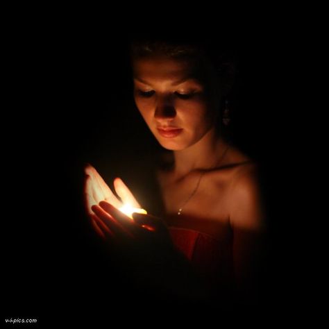 Candle Light Photography Portrait, Candlelight Photoshoot, Candlelight Portrait, Candle Portrait, Candlelight Photography, Candle Light Photography, Dark Portrait, Candles Photography, Portrait Lighting