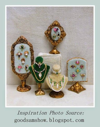 Jewelry Display Ideas, Vintage Jewelry Display, Brooch Display, Diy Jewelry Display, Craft Fair Displays, Jewelry Displays, Craft Show Displays, Doll Jewelry, Craft Booth